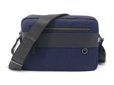 How A Men's Leather Chest Bag Can Simplify Your Daily Commute