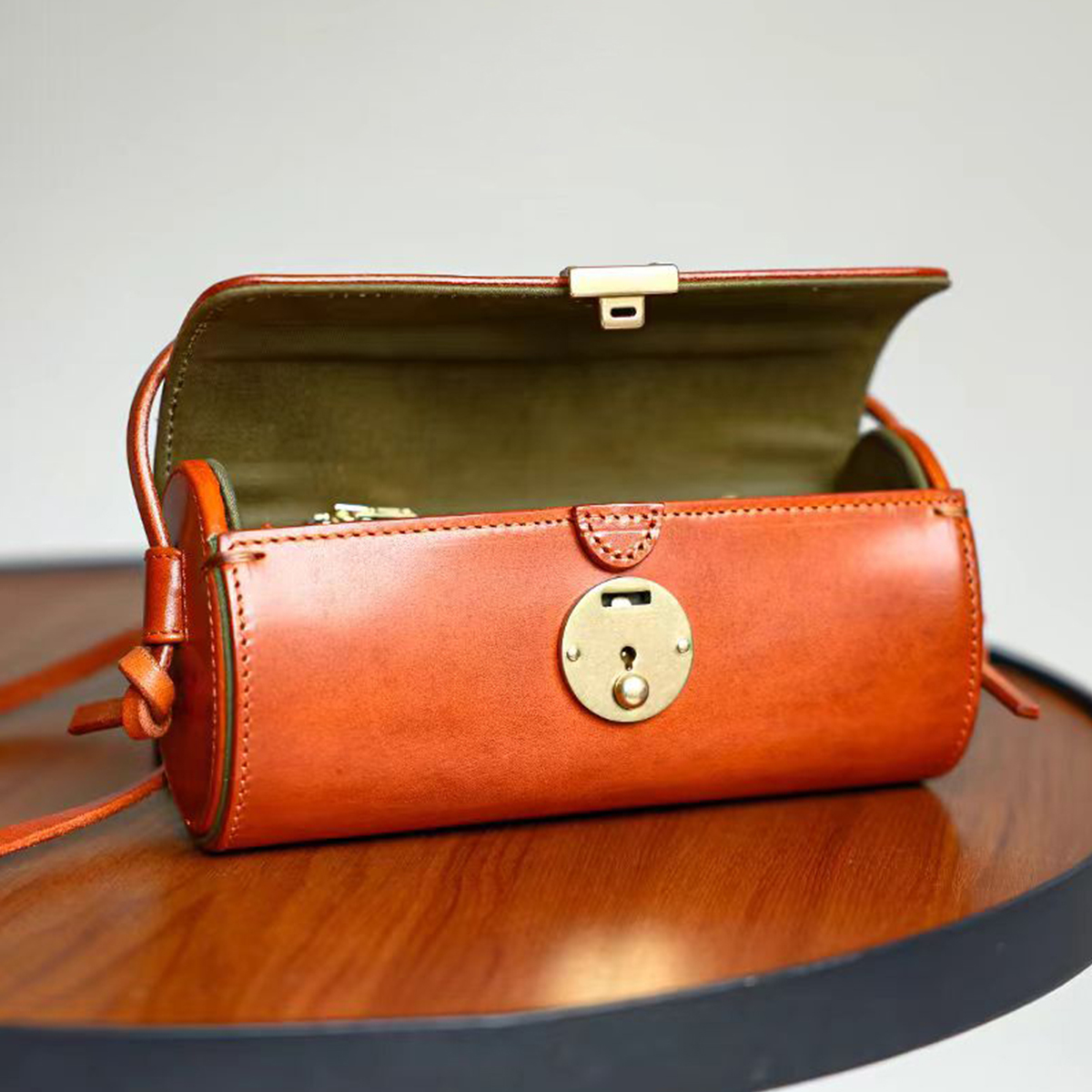 Women's Cowhide Shoulder Bag Vintage Cylindrical Bag